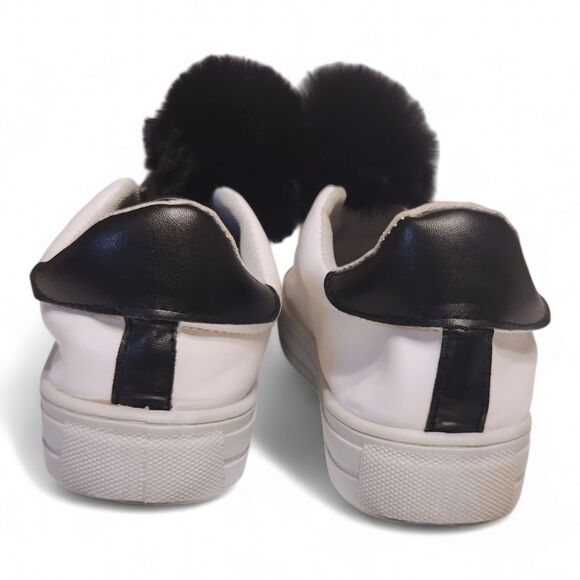 Olivia Miller Pom Pom Shoe, Woman's size 7, Black & White Slip-on, Pre-owned - Picture 4 of 10